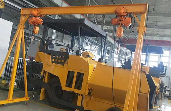 廠房車間大型設(shè)備搬遷移動作業(yè)